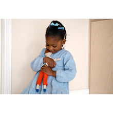 Lade das Bild in den Galerie-Viewer, Buddy Puppe „Rot“