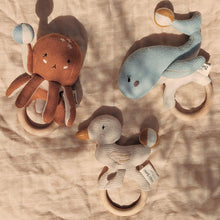 Load image into Gallery viewer, Rattle ''Wally the Whale''