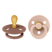 Lade das Bild in den Galerie-Viewer, Lätzchen Schnuller ''Woodchuck and Blush'' Symmetrisch
