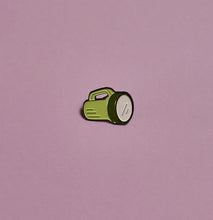 Lade das Bild in den Galerie-Viewer, Anstecker, Verschiedene