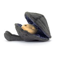 Lade das Bild in den Galerie-Viewer, Jellycat ''Amuseables Michelle Muschel'' Plüschtier