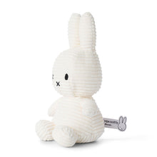 Lade das Bild in den Galerie-Viewer, Miffy Stofftier ''Miffy Sitting Corduroy Off-White'' 23cm