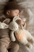 Lade das Bild in den Galerie-Viewer, Moonie Humming Organic Hase 2.0 mit Lampe „Sand Natur“