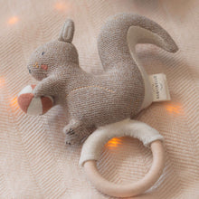 Load image into Gallery viewer, Rattle ''Scully the Squirrel''