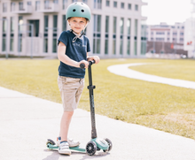 Load image into Gallery viewer, Scoot & Ride ''Highway Kick 3 LED Forest''