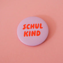 Load image into Gallery viewer, Button ''Schulkind'' Lilac