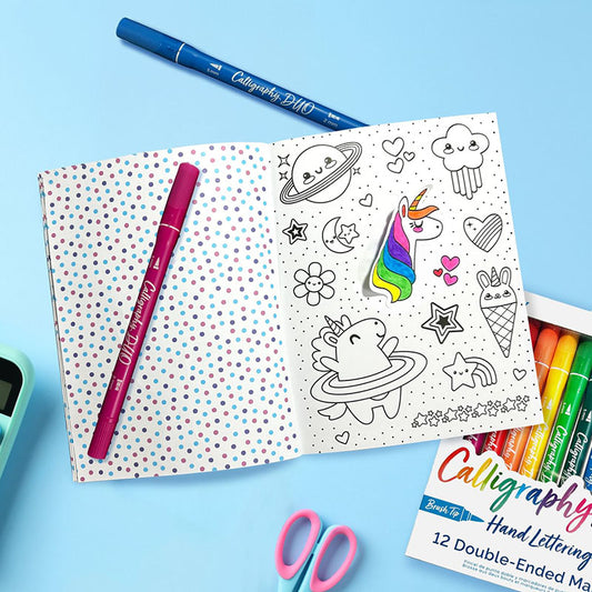 Farbe im Stickerbuch „Cute-a-Licious“-Kritzeleien