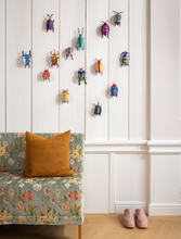 Lade das Bild in den Galerie-Viewer, Studio Roof „Coccinelle Rouge“ Marienkäfer-Dekoration