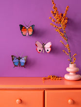 Lade das Bild in den Galerie-Viewer, Studio Roof „Large Fox Butterfly“ Dekoration
