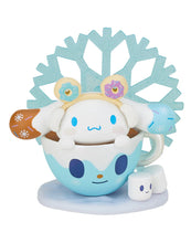 Lade das Bild in den Galerie-Viewer, Hello Kitty® x Tokidoki Blind Box Figuren ''Winterträume''