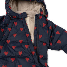 Lade das Bild in den Galerie-Viewer, Baby Daunen Onesie ''Mon Amour''