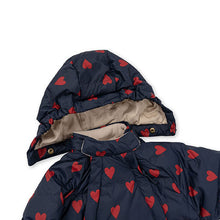 Lade das Bild in den Galerie-Viewer, Baby Daunen Onesie ''Mon Amour''