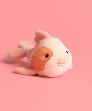 Lade das Bild in den Galerie-Viewer, Jellycat Fancy Karpfen, Plüschtier

