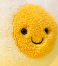 Lade das Bild in den Galerie-Viewer, Jellycat ''Amuseables Herz gekochtes Ei'' Plüschtier
