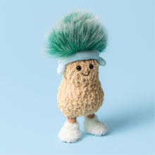 Lade das Bild in den Galerie-Viewer, Jellycat &#39;&#39;Amuseables Erdnuss Après-Ski&#39;&#39; Plüschtier
