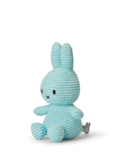 Lade das Bild in den Galerie-Viewer, Miffy Plüschtier &#39;&#39;Miffy sitzend Eco Corduroy Türkis&#39;&#39; 23cm
