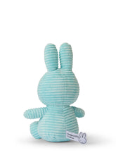 Lade das Bild in den Galerie-Viewer, Miffy Plüschtier &#39;&#39;Miffy sitzend Eco Corduroy Türkis&#39;&#39; 23cm
