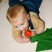 Lade das Bild in den Galerie-Viewer, Baby-Kuscheltuch, Sweetie die Erdbeere
