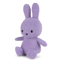 Lade das Bild in den Galerie-Viewer, Miffy Plüschtier &#39;&#39;Miffy sitzend Eco Corduroy Flieder&#39;&#39; 23cm
