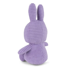 Lade das Bild in den Galerie-Viewer, Miffy Plüschtier &#39;&#39;Miffy sitzend Eco Corduroy Flieder&#39;&#39; 23cm
