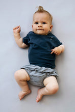 Lade das Bild in den Galerie-Viewer, Baby Bloomer „Blue Grey“ GOTS Bio-Baumwolle
