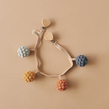 Lade das Bild in den Galerie-Viewer, Rassel Kinderwagenkette &#39;&#39;Berry&#39;&#39;
