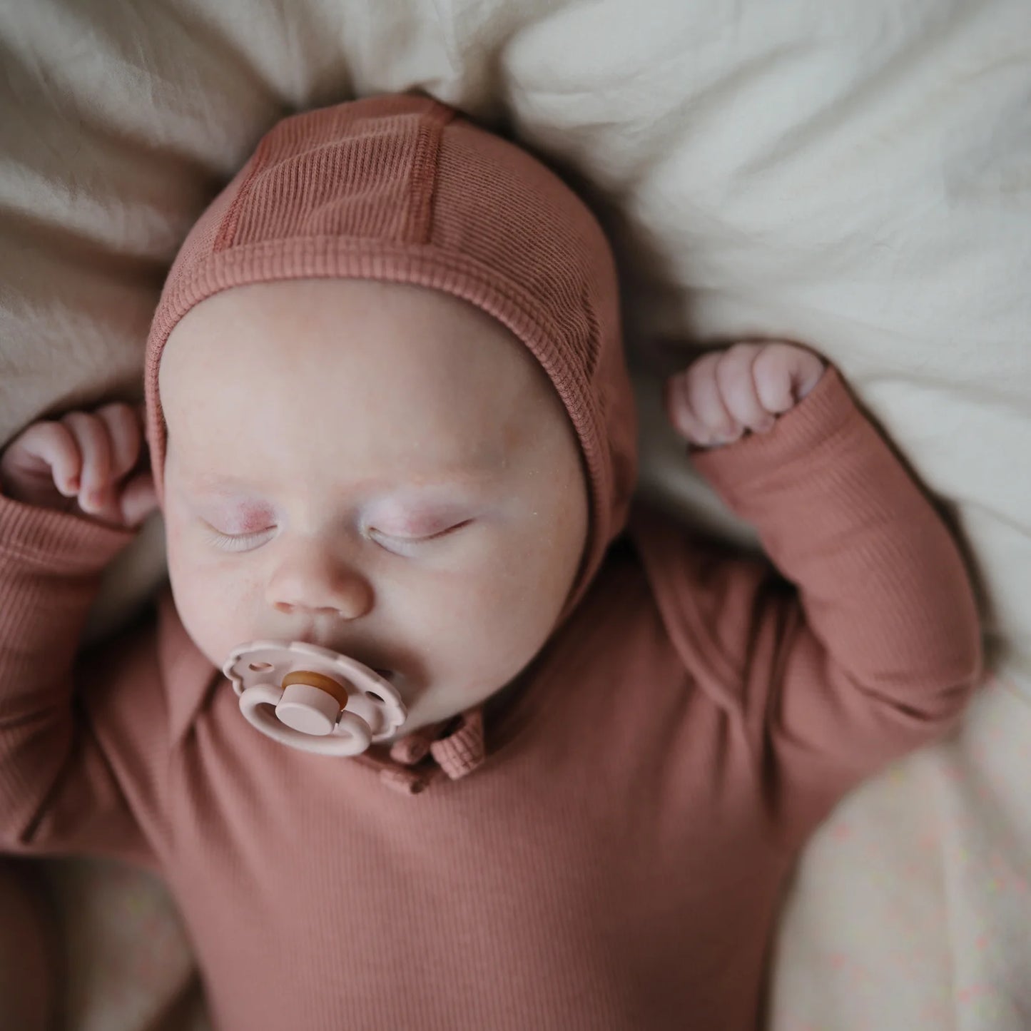 Babyhaube aus Bio-Baumwolle ''Verschiedene Farben''