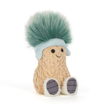 Lade das Bild in den Galerie-Viewer, Jellycat &#39;&#39;Amuseables Erdnuss Après-Ski&#39;&#39; Plüschtier
