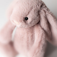 Lade das Bild in den Galerie-Viewer, Jellycat &#39;&#39;Bashful Luxe Hase Rosa&#39;&#39; Original Plüschtier
