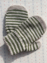 Load image into Gallery viewer, Filla Mittens &#39;&#39;Lemon / Stripe&#39;&#39; Set of 2, One Size
