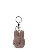 Lade das Bild in den Galerie-Viewer, Miffy Fuzzy Schlüsselanhänger &#39;&#39;Taupe&#39;&#39;
