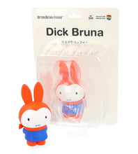 Load image into Gallery viewer, Miffy Figure, Dick Bruna Series 4 &#39;&#39;Snow Day Miffy&#39;&#39;
