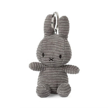 Lade das Bild in den Galerie-Viewer, Miffy Schlüsselanhänger Corduroy &#39;&#39;Grau&#39;&#39;
