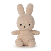 Lade das Bild in den Galerie-Viewer, Miffy Plüschtier „Miffy Terry Beige“ 23cm
