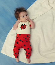 Lade das Bild in den Galerie-Viewer, Babystrampler Marienkäfer, 100% GOTS Bio-Baumwolle
