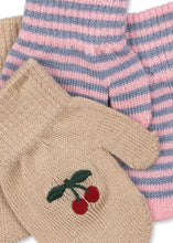 Load image into Gallery viewer, Filla Mittens &#39;&#39;Cherry / Stripe&#39;&#39; Set of 2, One Size

