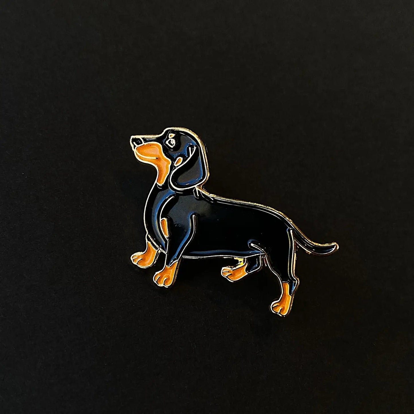 Emaille-Pin „Dackel“