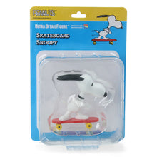 Load image into Gallery viewer, UDF Peanuts S17 Figure &#39;&#39;Skateboard Snoopy&#39;&#39;
