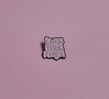 Load image into Gallery viewer, Pin Badge, Various
