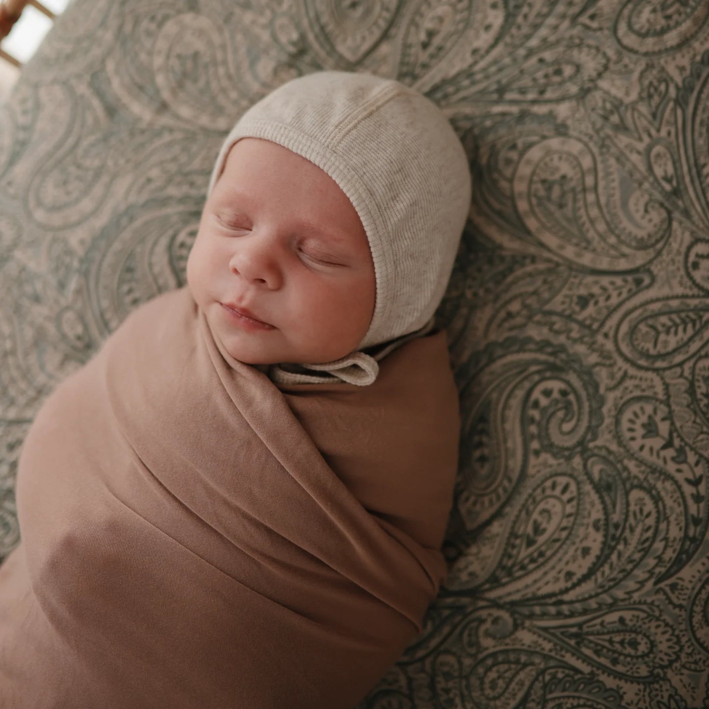 Babyhaube aus Bio-Baumwolle ''Verschiedene Farben''