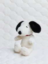 Load image into Gallery viewer, Snoopy ECO Fuzzy Cream, Soft Toy 17cm
