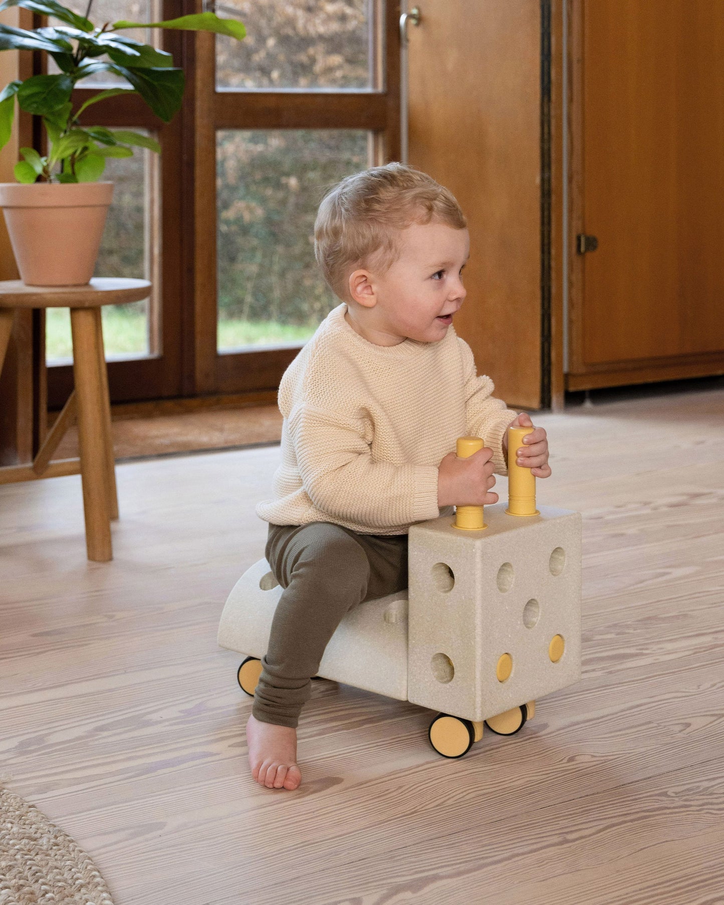 MODU Tiny Ride, Sandgrau / Honiggelb