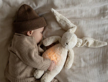 Lade das Bild in den Galerie-Viewer, Moonie Humming Organic Hase 2.0 mit Lampe „Sand Natur“
