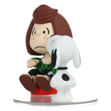 Load image into Gallery viewer, UDF Peanuts S17 Figure &#39;&#39;Peppermint Patty &amp; Snoopy&#39;&#39;
