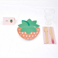 Load image into Gallery viewer, Paper Party Plates &#39;&#39;Strawberry&#39;&#39; Set of 8
