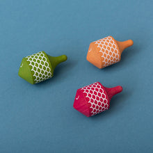 Load image into Gallery viewer, Spinning Top &#39;&#39;Fish&#39;&#39;
