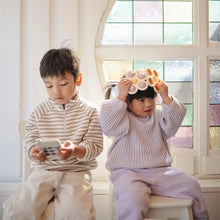 Load image into Gallery viewer, Mushie Flower Press Toy &#39;&#39;Soft Lilac, Daffodil, Ivory&#39;&#39;
