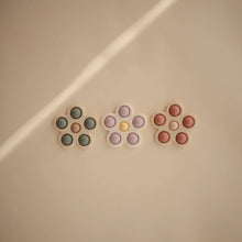 Load image into Gallery viewer, Mushie Flower Press Toy &#39;&#39;Soft Lilac, Daffodil, Ivory&#39;&#39;

