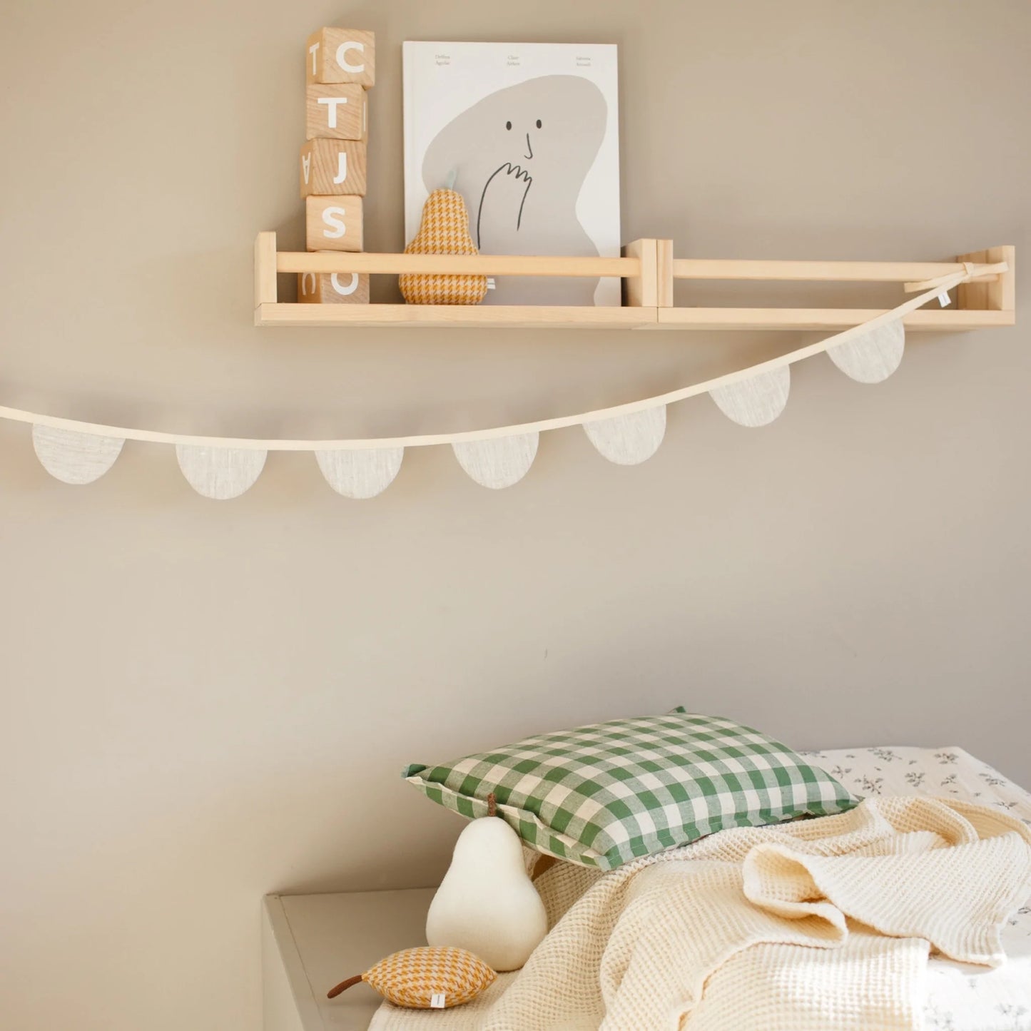 Handgefertigte Leinengirlande ''Beige''