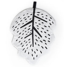 Load image into Gallery viewer, Organic Crinkle Toy &#39;&#39;Leaf&#39;&#39;
